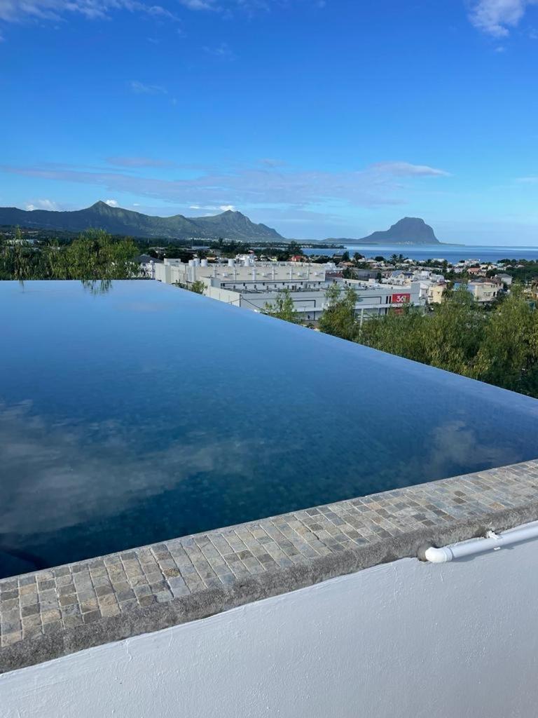 One Loft Design Rooftop Pool - Riviere Noire