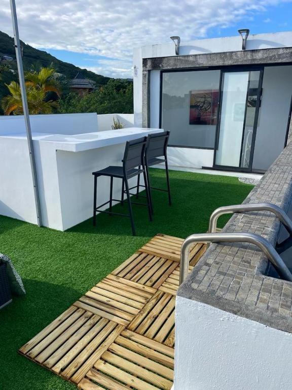 Apartment One Loft Design Rooftop Pool - *